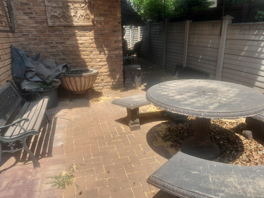 5 Bedroom Property for Sale in Heuwelsig North West